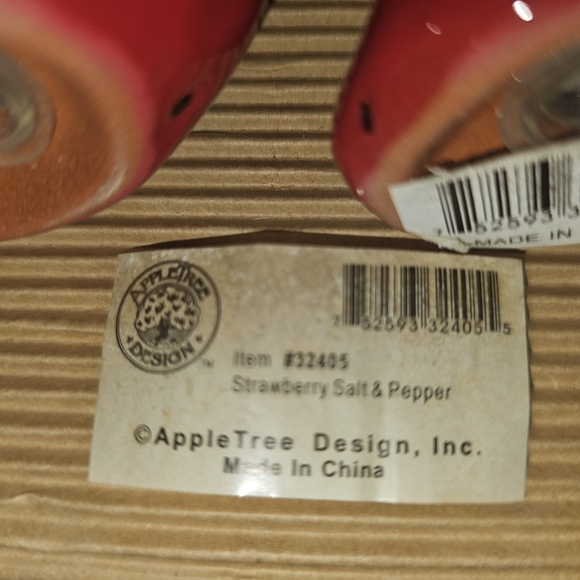 STRAWBERRY salt and pepper shakers apple tree designs - Picture 3 of 8